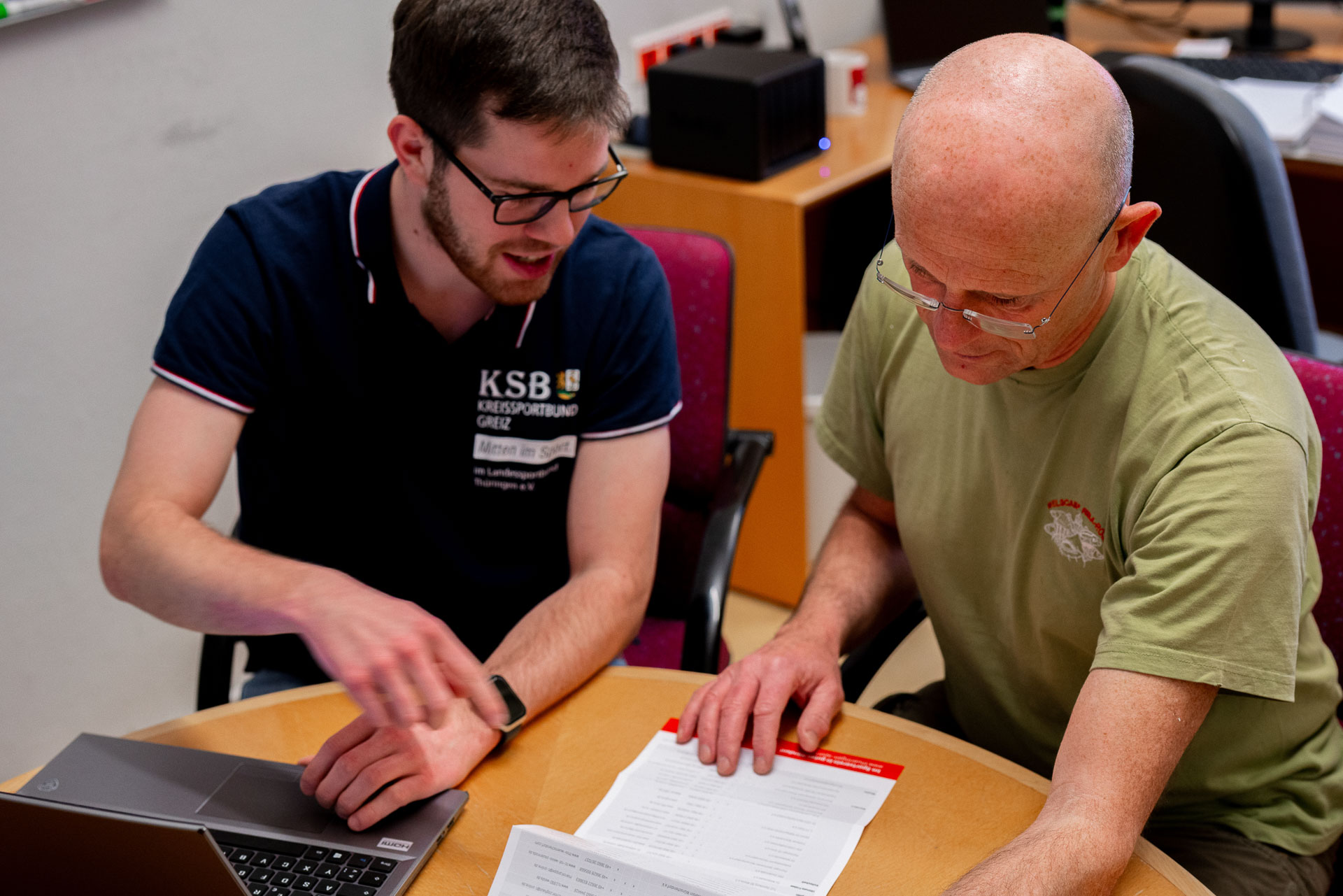 Mitarbeiter des Kreissportbundes Greiz e.V. ber&auml;t zu F&ouml;rdermittelantr&auml;gen